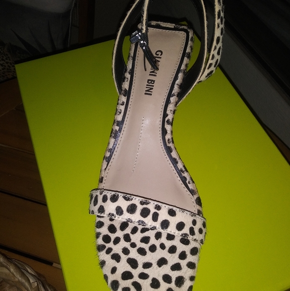 Sandals - Picture 5 of 7